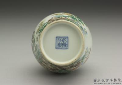 图片[2]-Olive-shaped vase with chrysanthemum in falangcai painted enamels, Qianlong reign (1736-1795), Qing dynasty-China Archive